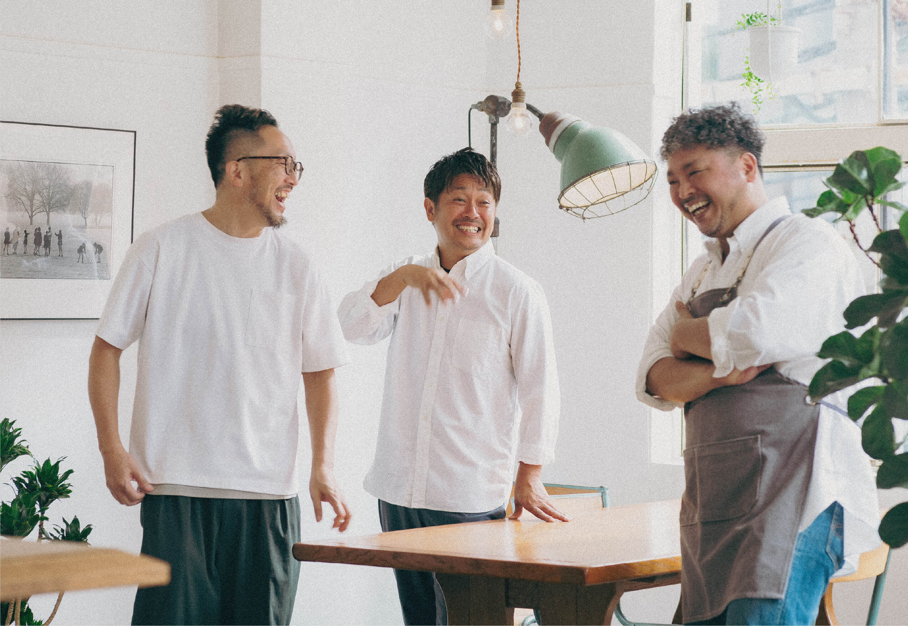 男性従業員2名の様子