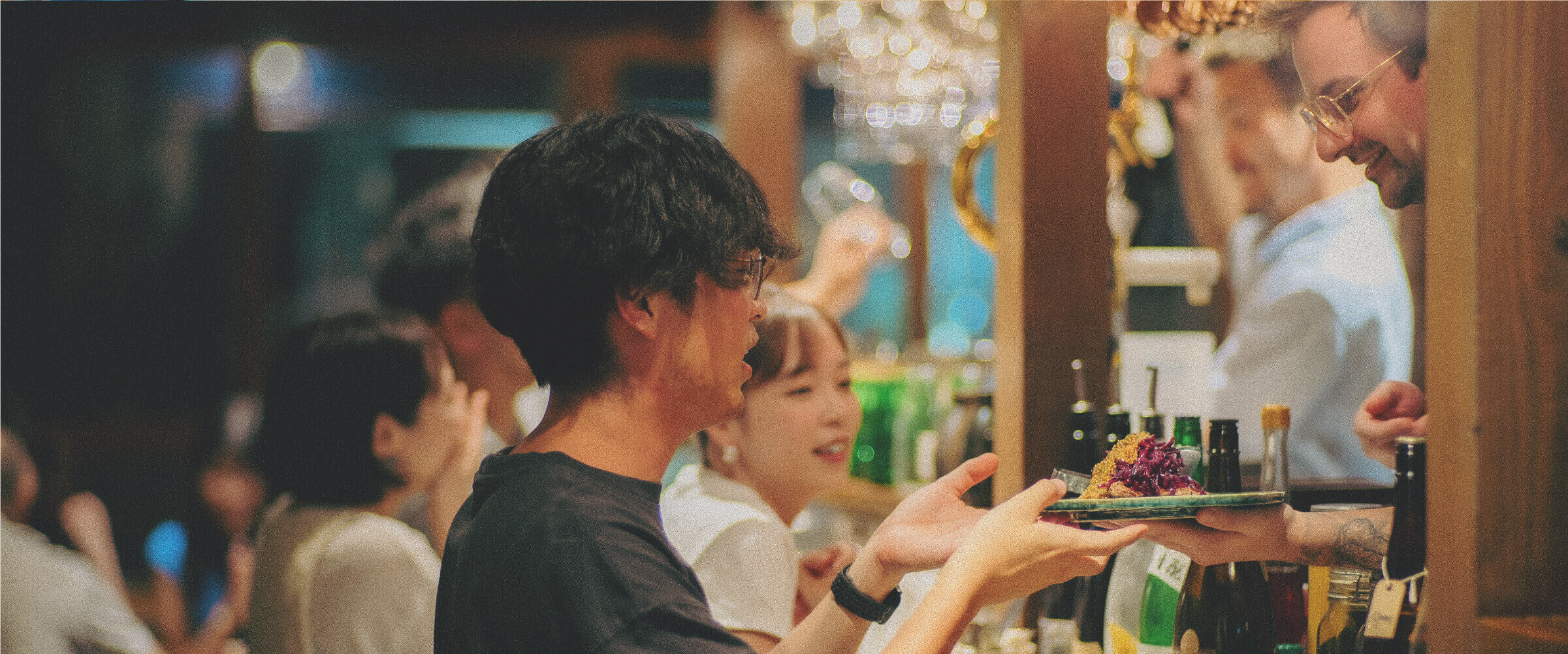 山口の蔵元と醸造したオリジナル日本酒と、70種の酒が呑めるバル